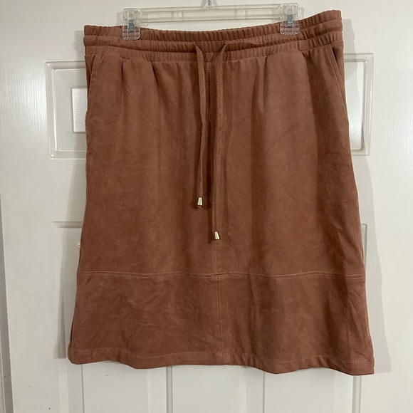 Liz Claiborne Dresses & Skirts - Liz Claiborne Skirt. Large. Normal wear. Very clean. Smoke free.